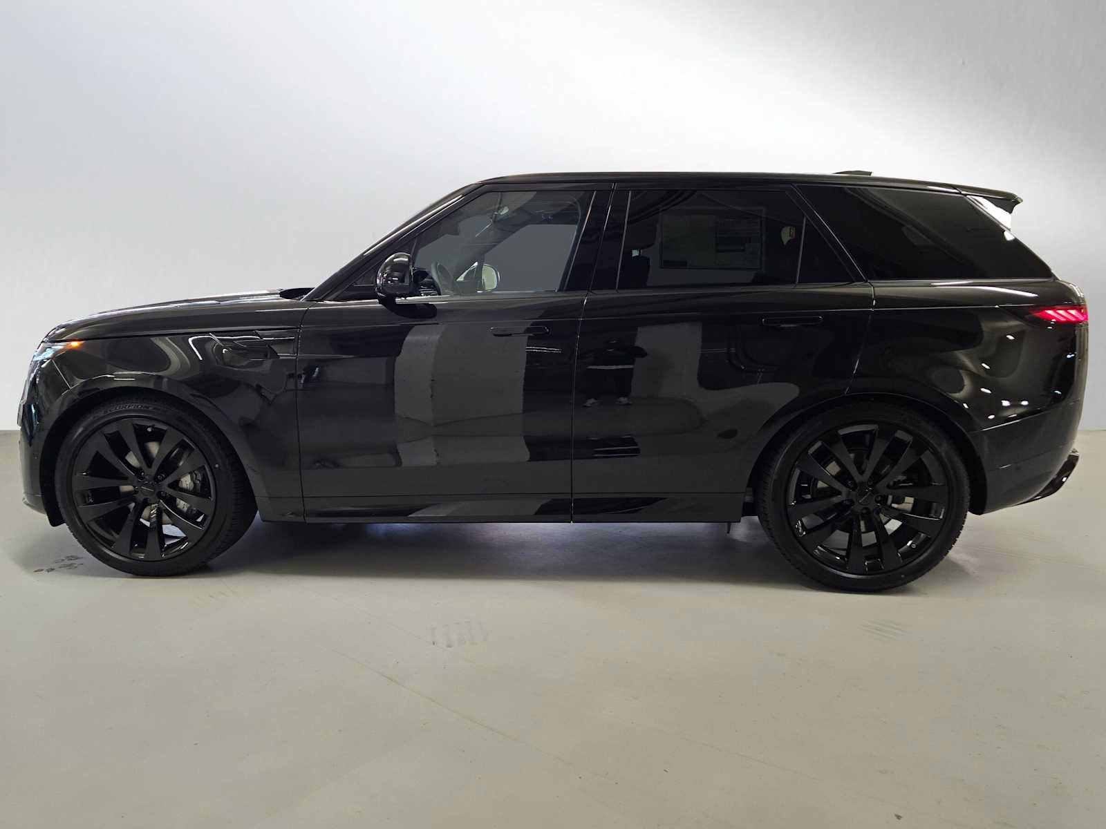 New 2026 Land Rover Range Rover Sport Dynamic SE AWD/4WD image 2