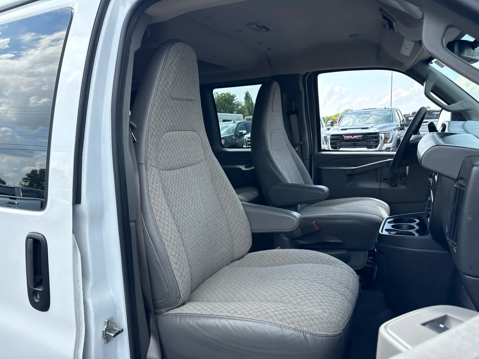Certified 2024 Chevrolet Express 3500 LT w/ LT Preferred Equipment Group RWD image 22