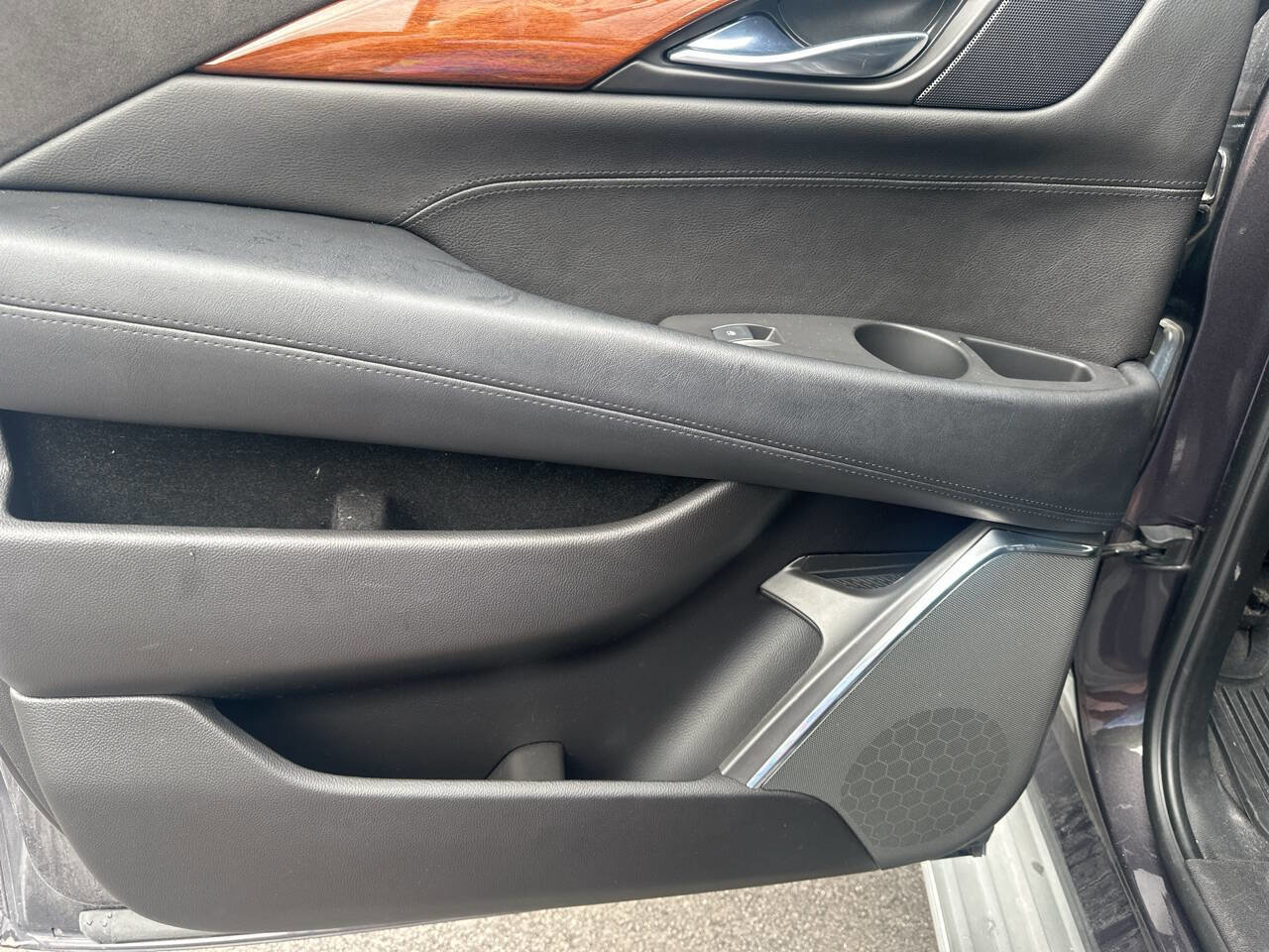 Used 2015 Cadillac Escalade ESV Luxury image 23