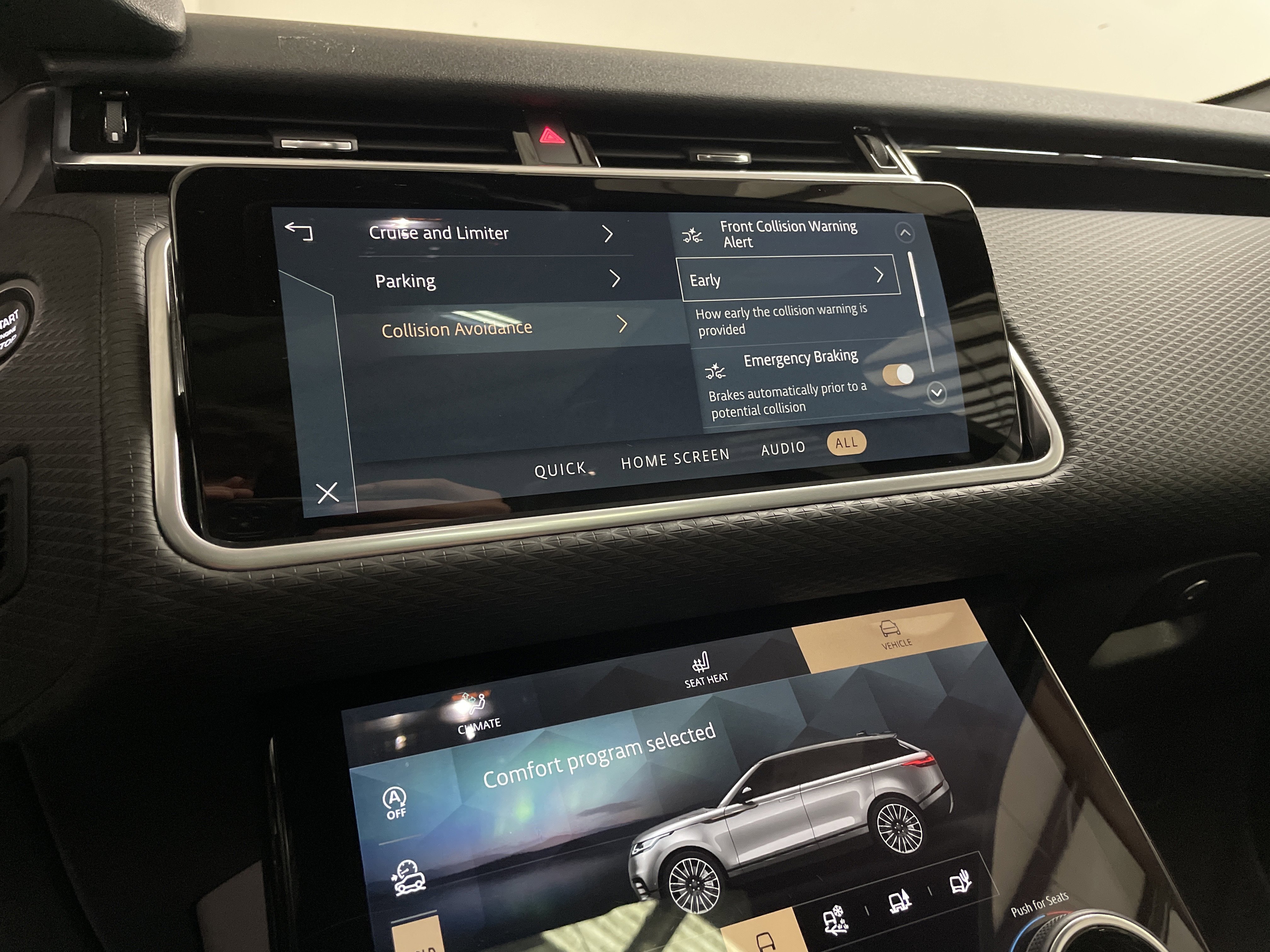 Used 2022 Land Rover Range Rover Velar R-Dynamic S image 21