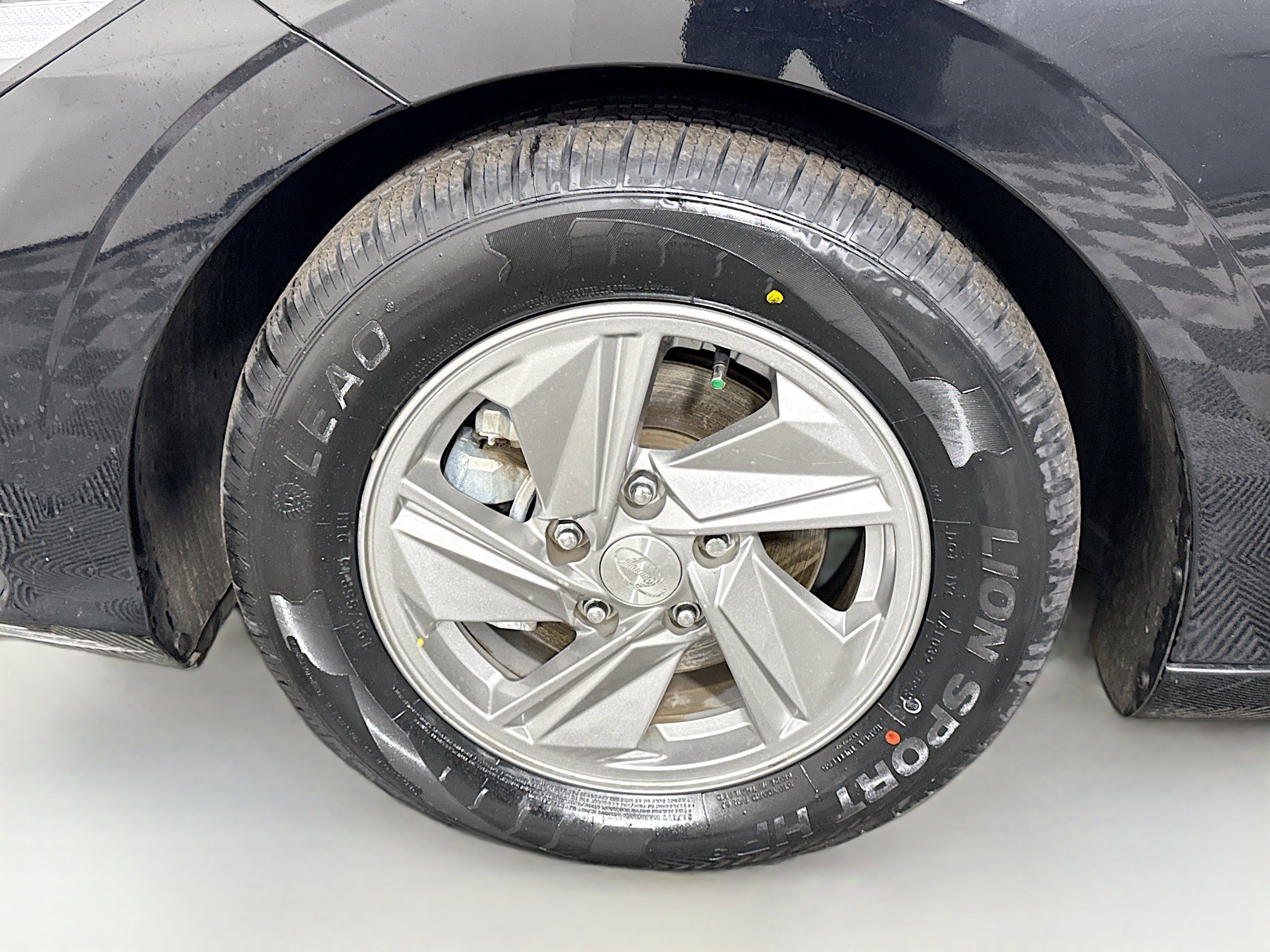 Used 2025 Hyundai Elantra SE image 37