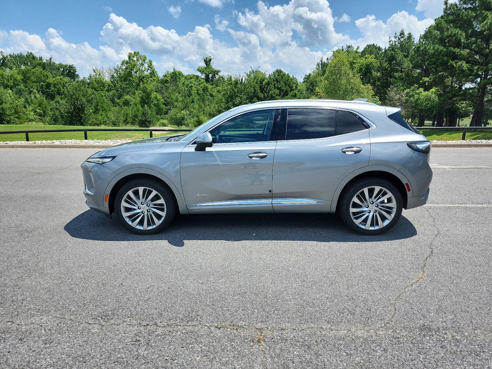 New 2025 Buick Envision Avenir image 2