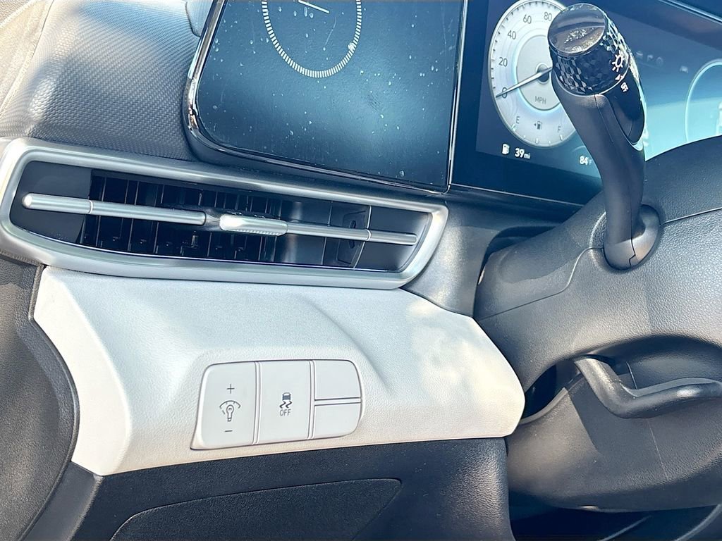 New 2025 Hyundai Elantra Limited w/ Cargo Package image 10