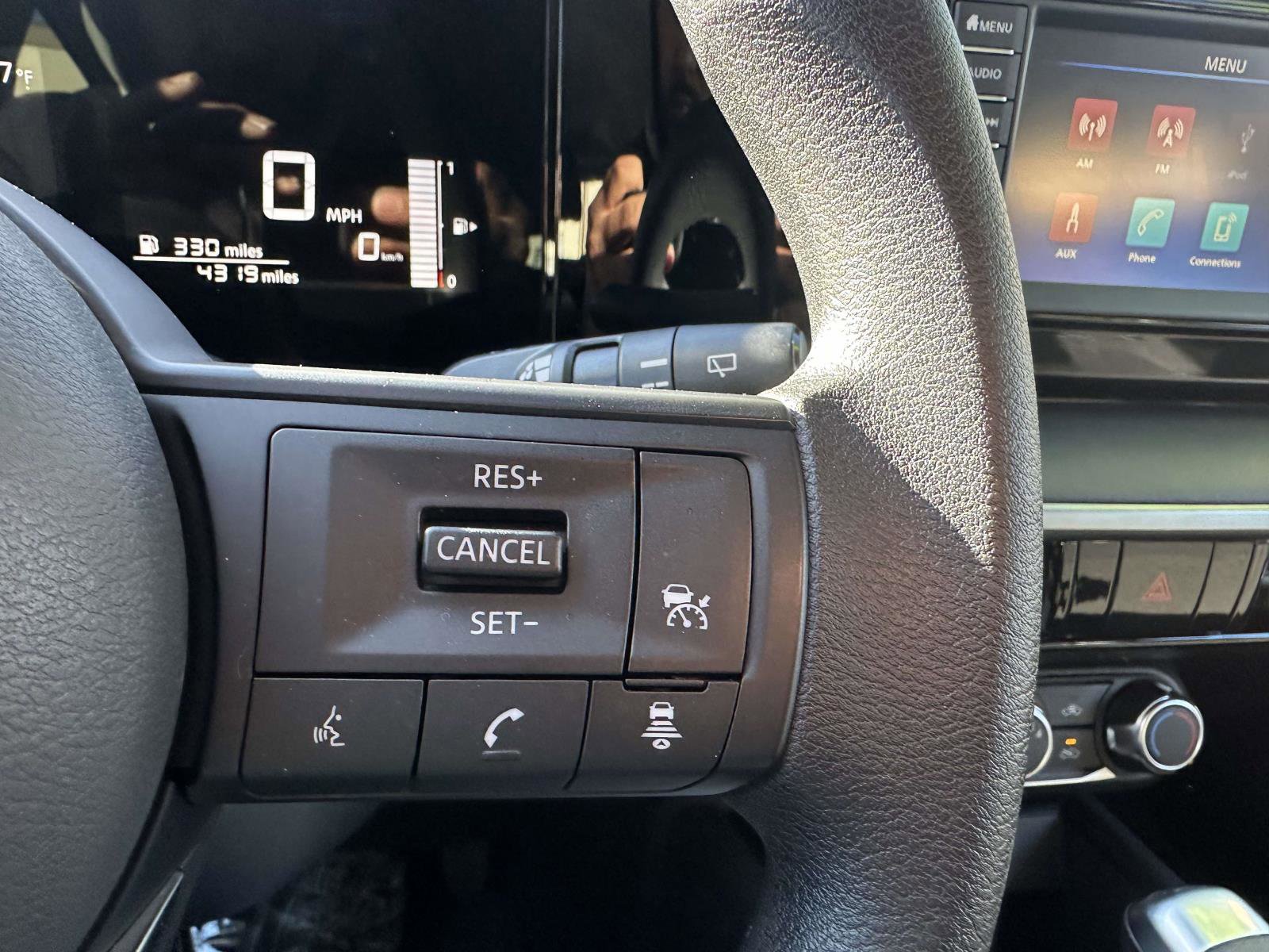 Used 2025 Nissan Kicks S image 28