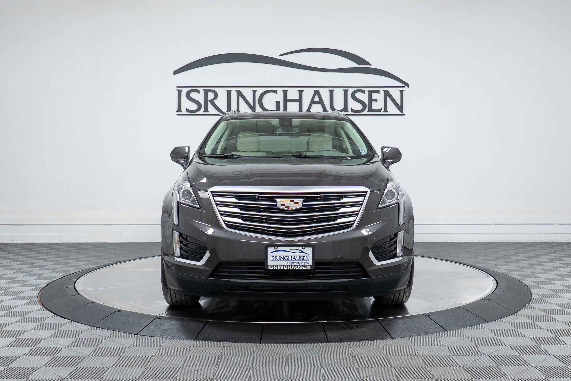 Used 2018 Cadillac XT5 Luxury w/ Driver Awareness Package AWD/4WD image 2