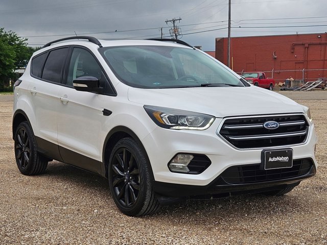 Used 2017 Ford Escape Titanium FWD image 3