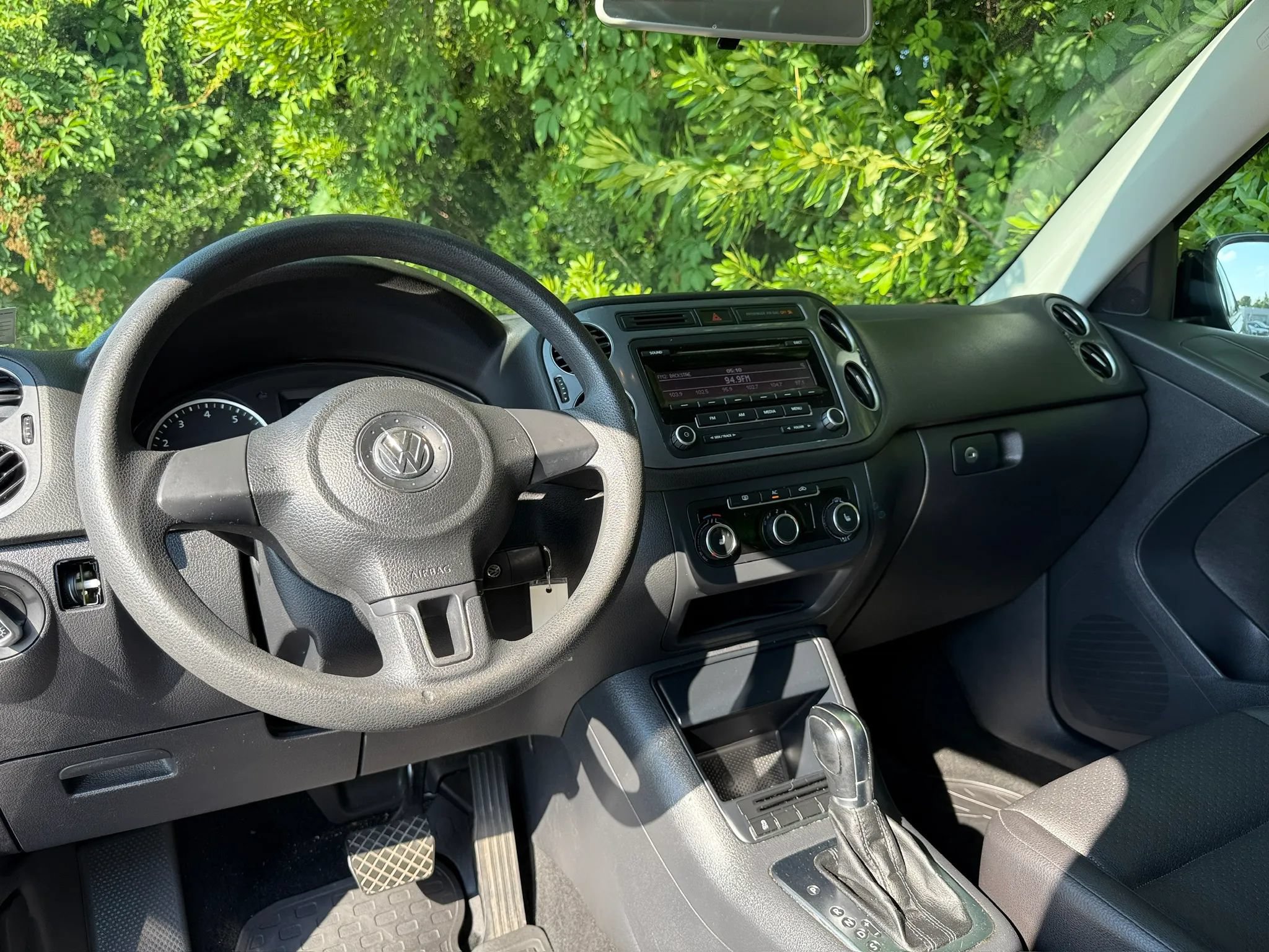 Used 2012 Volkswagen Tiguan LE FWD image 35
