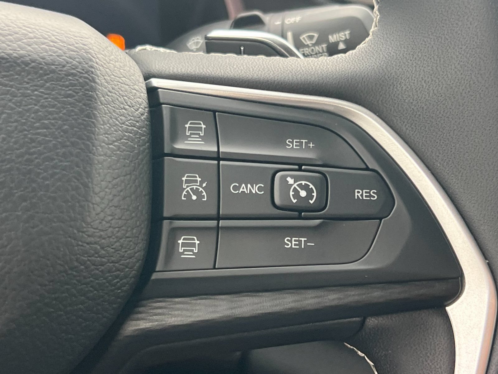 Used 2023 Jeep Grand Cherokee Laredo AWD/4WD image 30