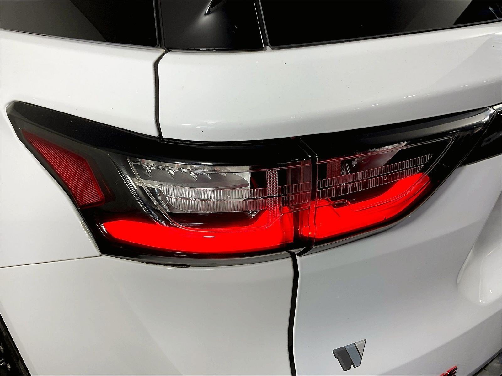 Used 2019 Chevrolet Traverse Premier w/ Redline Edition AWD/4WD image 23