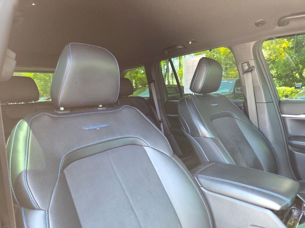 Used 2022 Jeep Grand Cherokee Trailhawk w/ Advanced Protech Group II AWD/4WD image 11