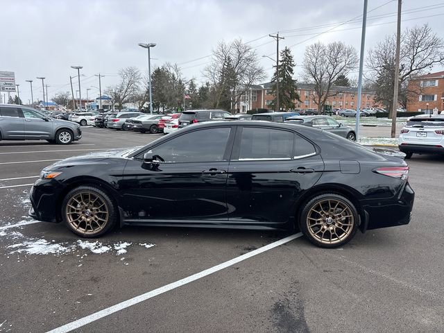 Used 2024 Toyota Camry SE image 3