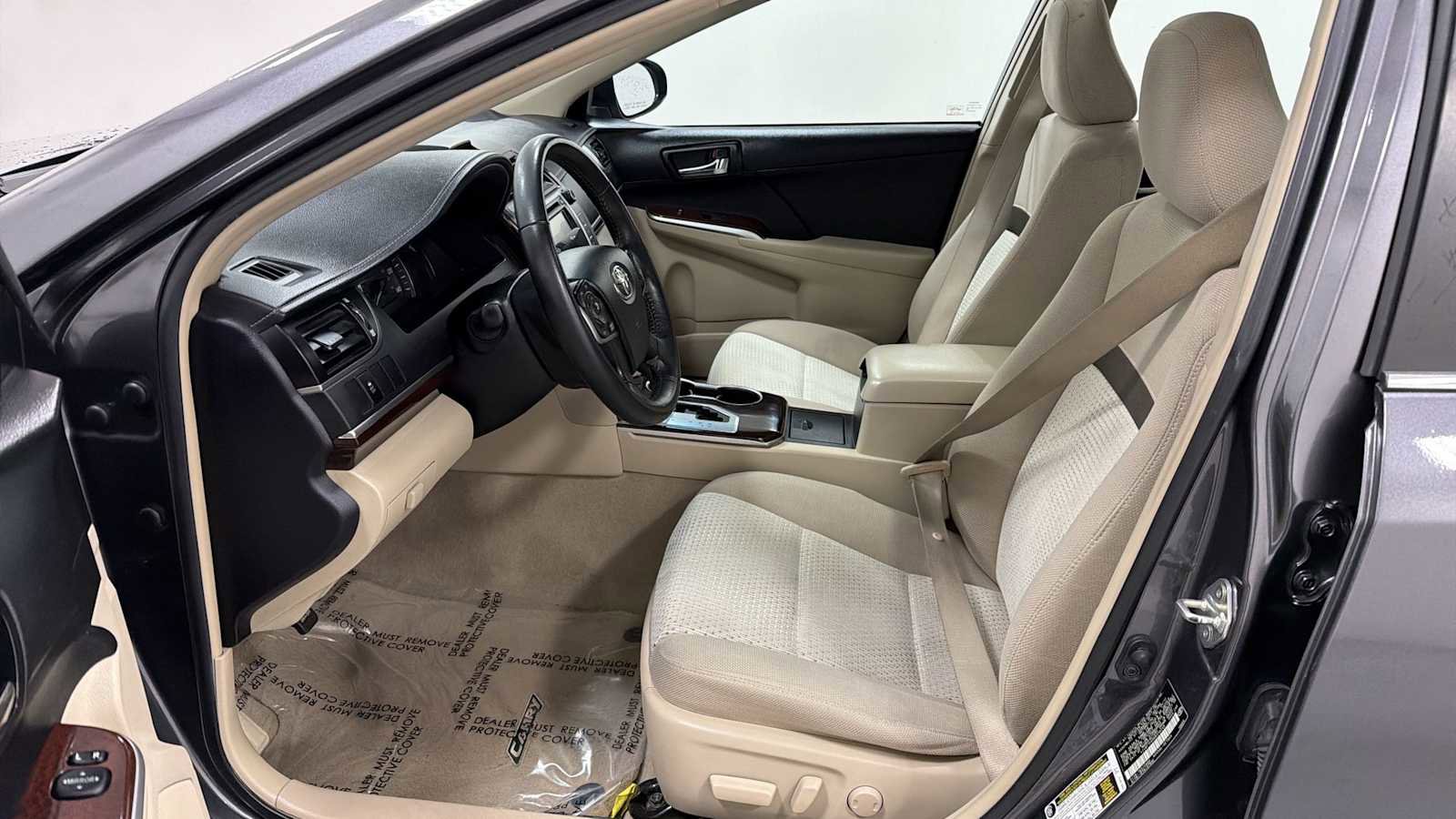 Used 2013 Toyota Camry XLE w/ Convenience Pkg image 13