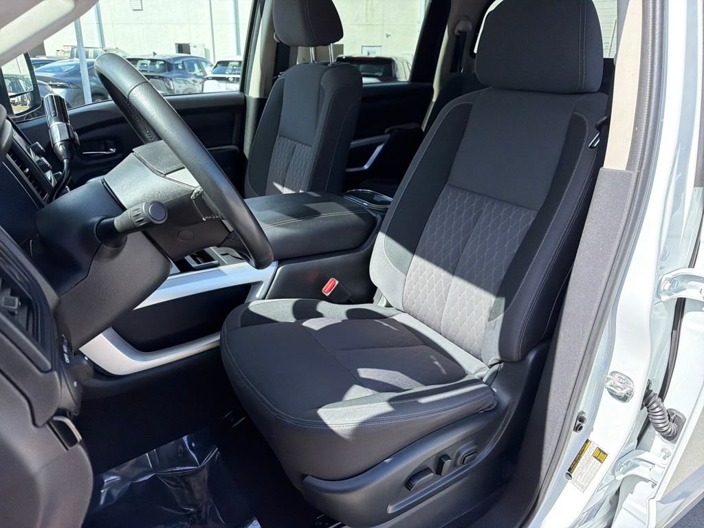 Used 2024 Nissan Titan SV w/ SV Convenience Package image 31