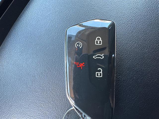 Certified 2025 Volkswagen Atlas SE image 30