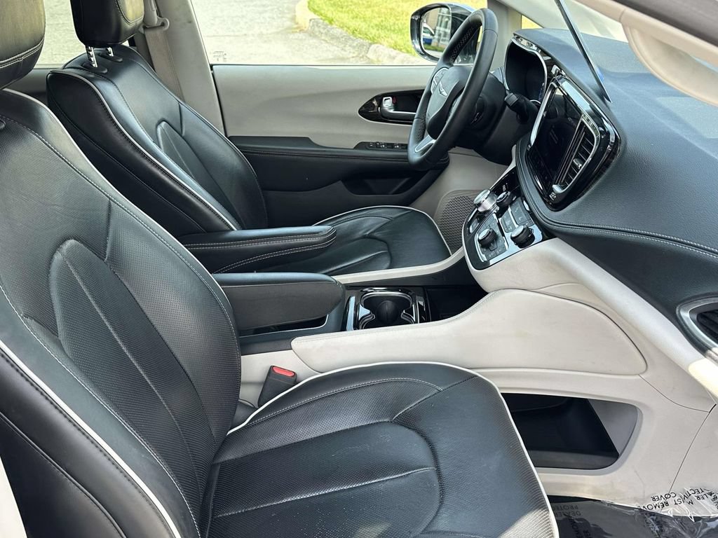 Used 2023 Chrysler Pacifica Limited FWD image 10