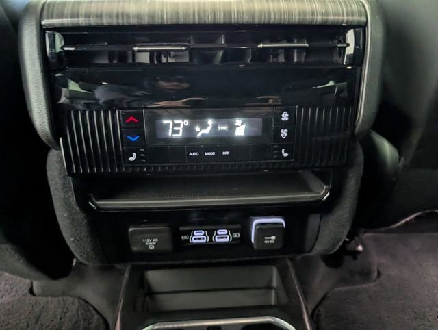 Used 2023 Jeep Wagoneer L Series II w/ Premium Group I image 12