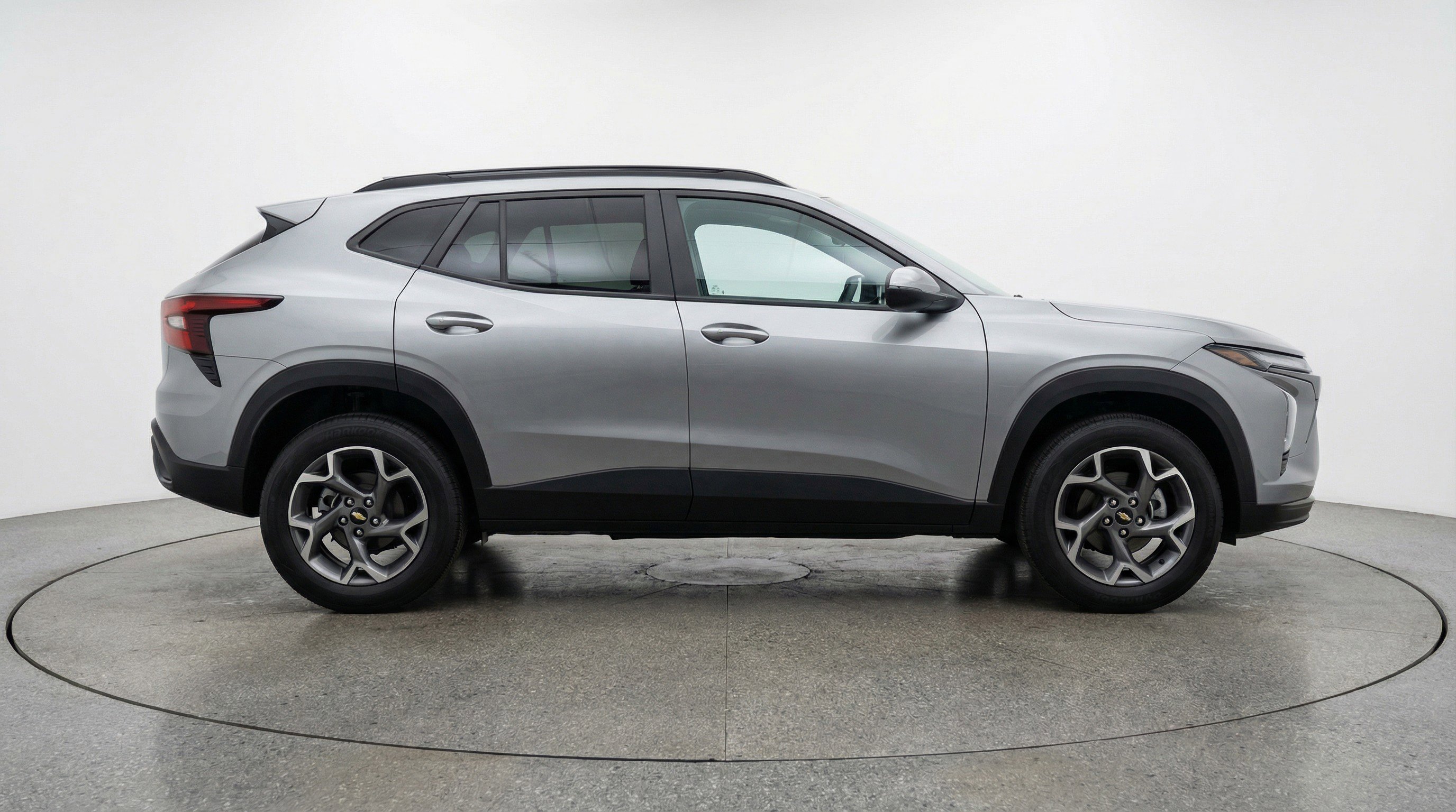 Used 2025 Chevrolet Trax LT w/ LT Convenience Package image 11