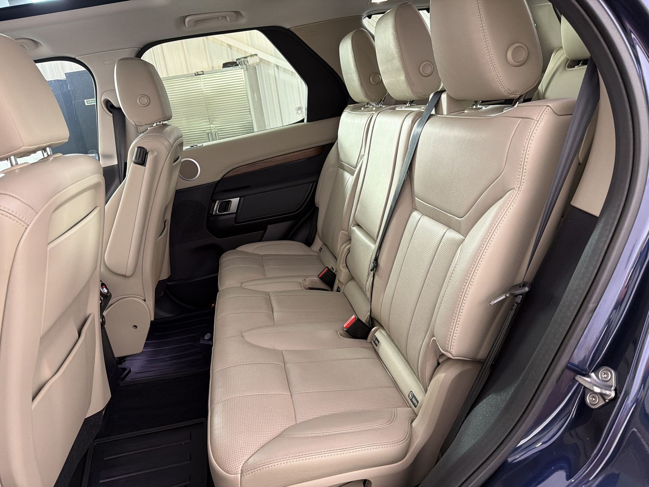 Used 2018 Land Rover Discovery HSE AWD/4WD image 15