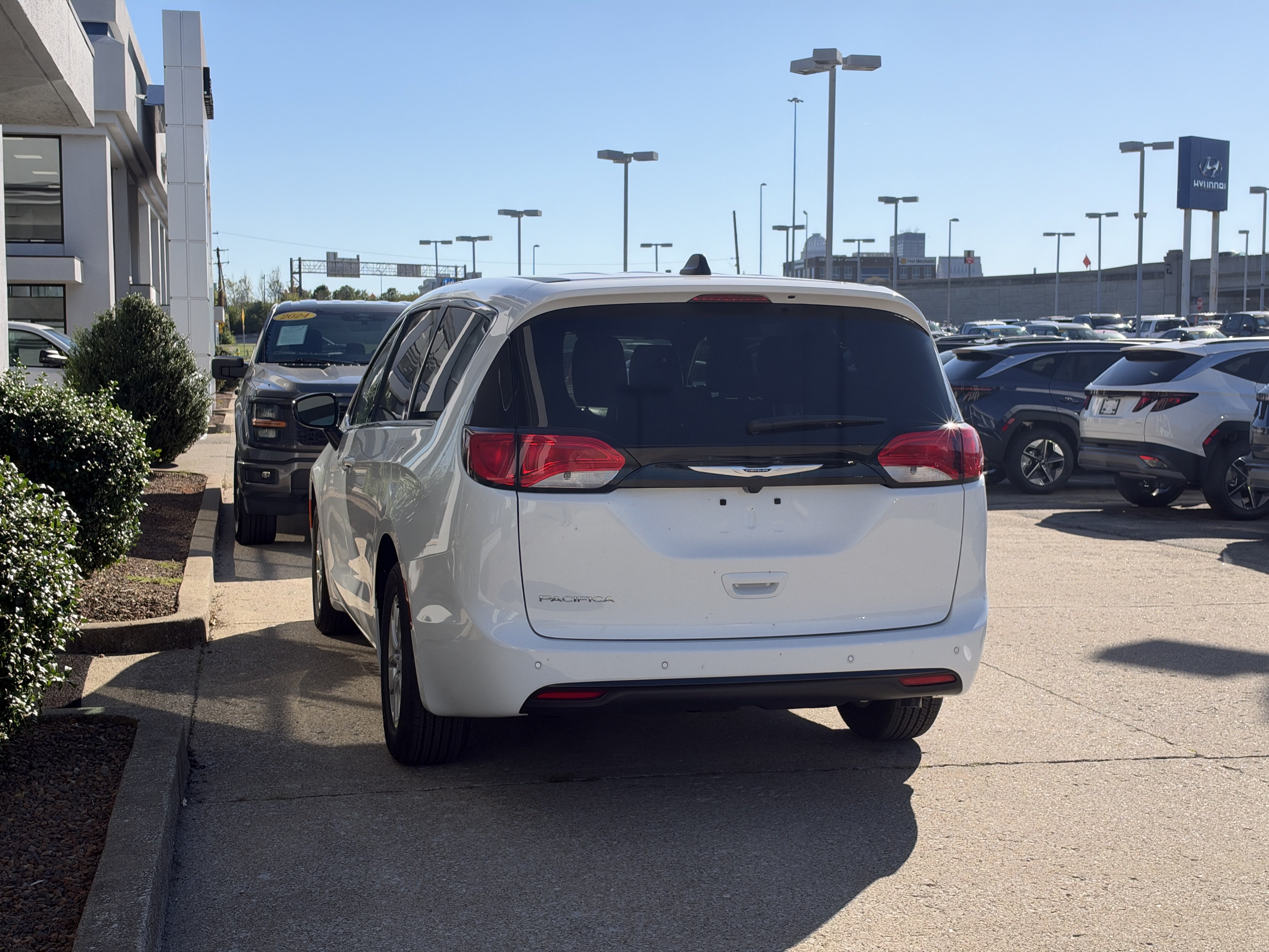 New 2027 Chrysler Pacifica LX FWD image 7