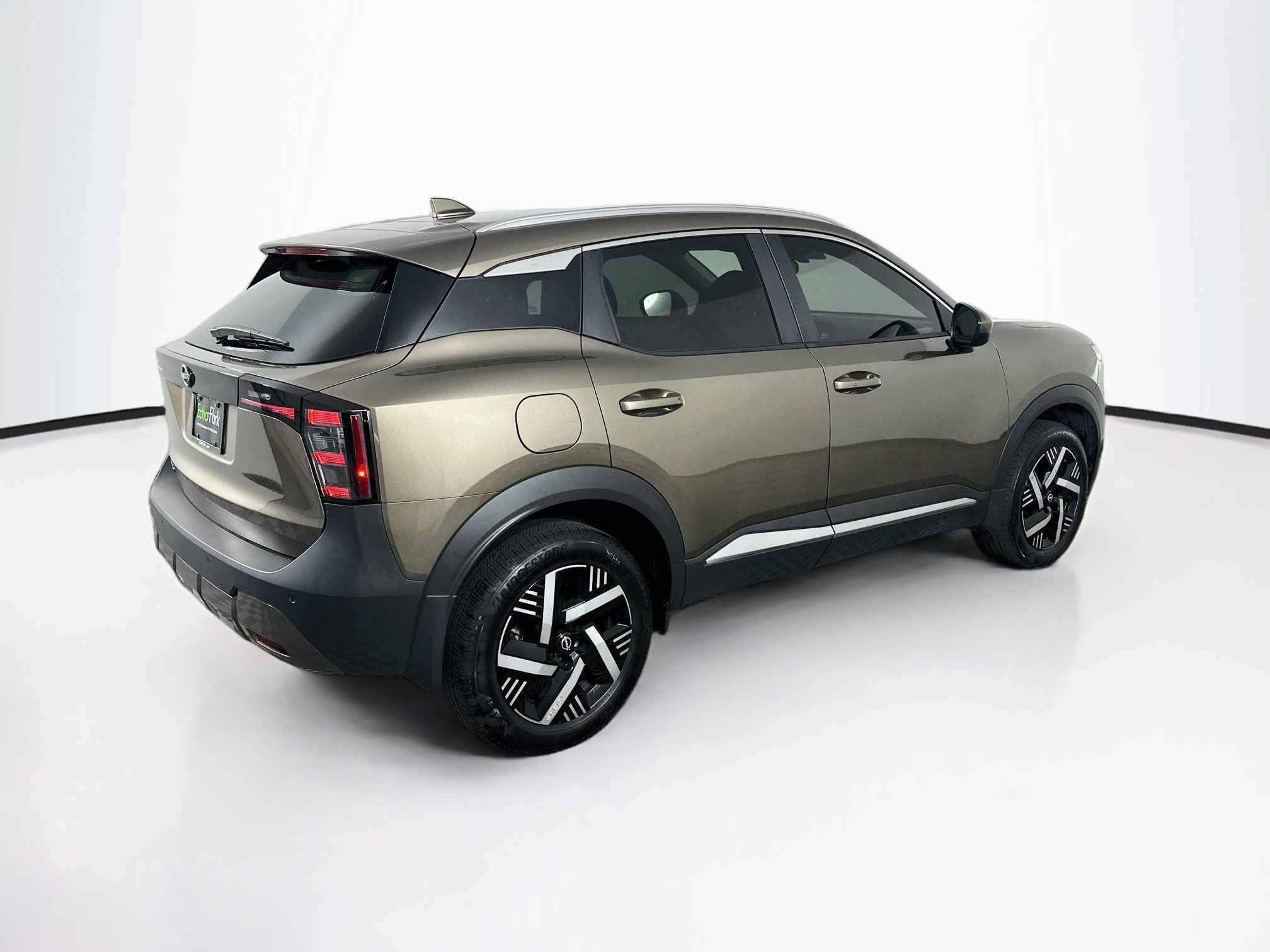 Used 2025 Nissan Kicks SV w/ SV Premium Package FWD image 9