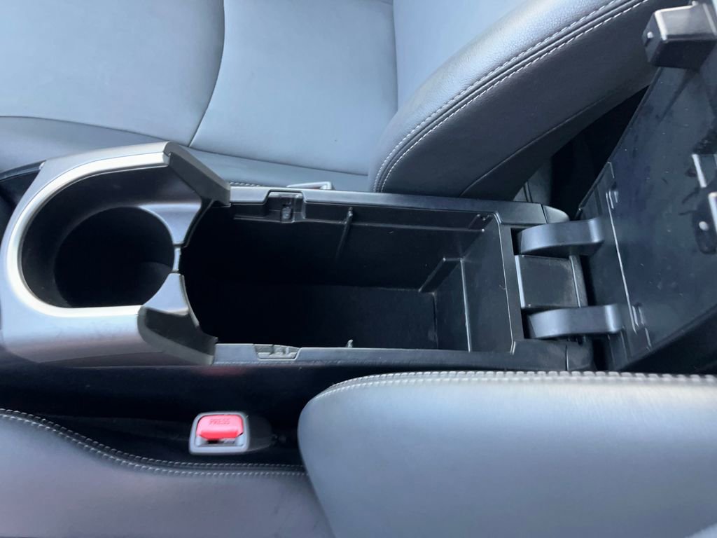 Used 2014 Toyota Prius Four image 28