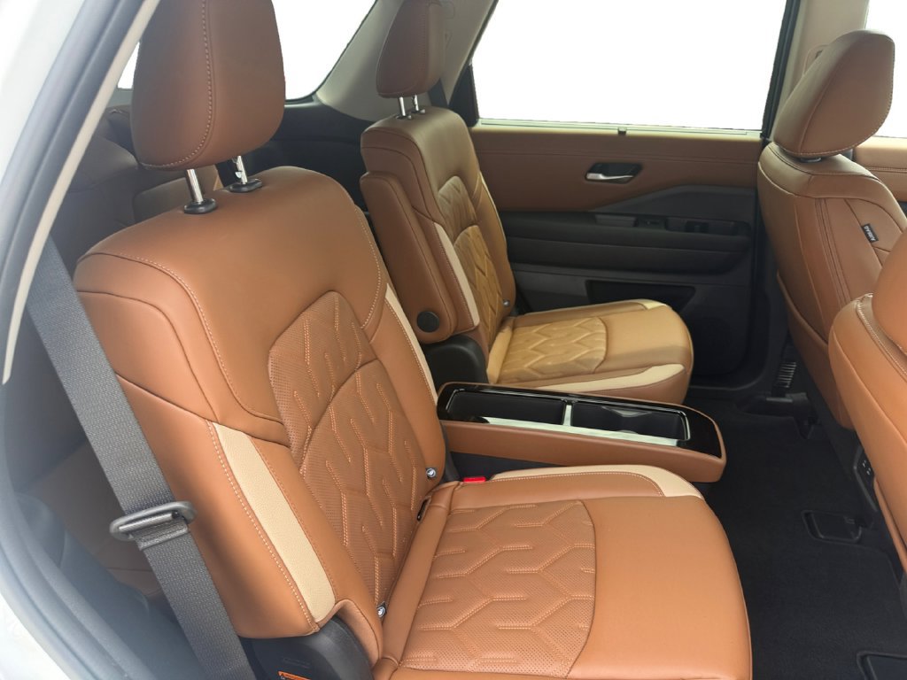 New 2026 Nissan Pathfinder Platinum AWD/4WD image 17