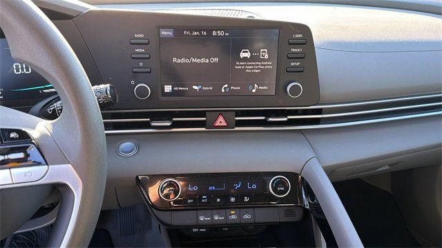 Used 2025 Hyundai Elantra Hybrid FWD image 22