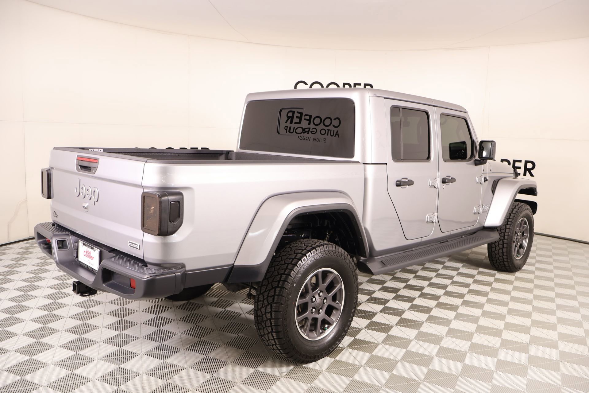 Used 2020 Jeep Gladiator Overland w/ Dual Top Group AWD/4WD image 21
