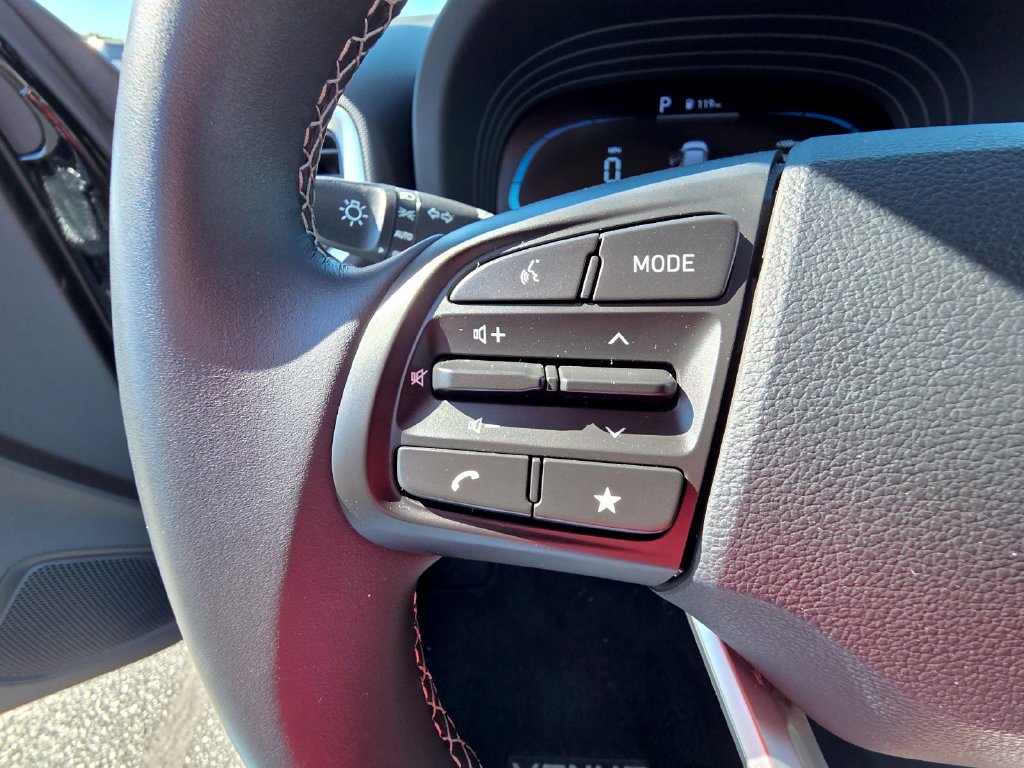 Used 2023 Hyundai Venue SEL FWD image 17