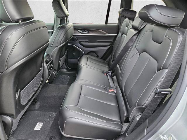 New 2026 Jeep Grand Cherokee Limited w/ Limited Altitude Package AWD/4WD image 16