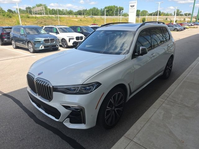Used 2022 BMW X7 M50i w/ Dynamic Handling Package AWD/4WD image 2