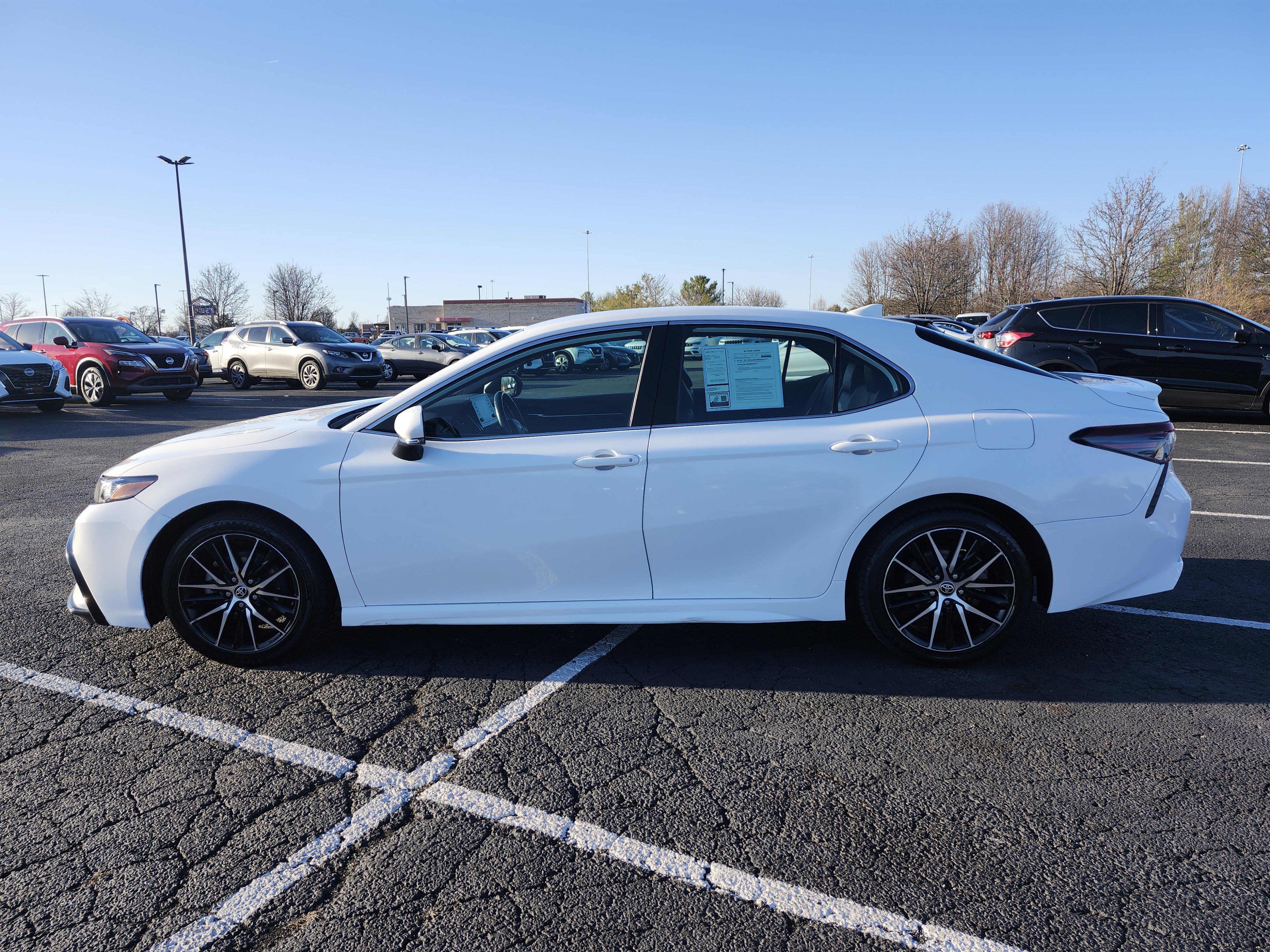Used 2022 Toyota Camry SE image 14
