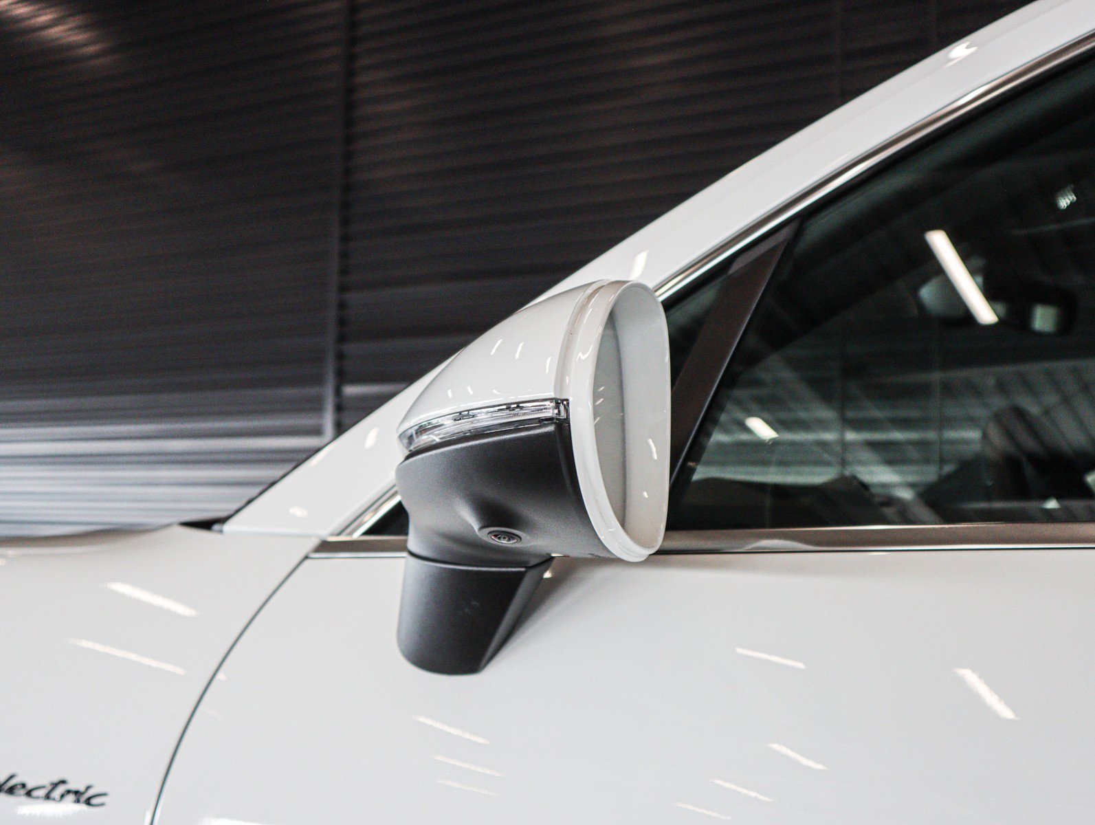 Certified 2025 Porsche Macan 4S Electric image 29