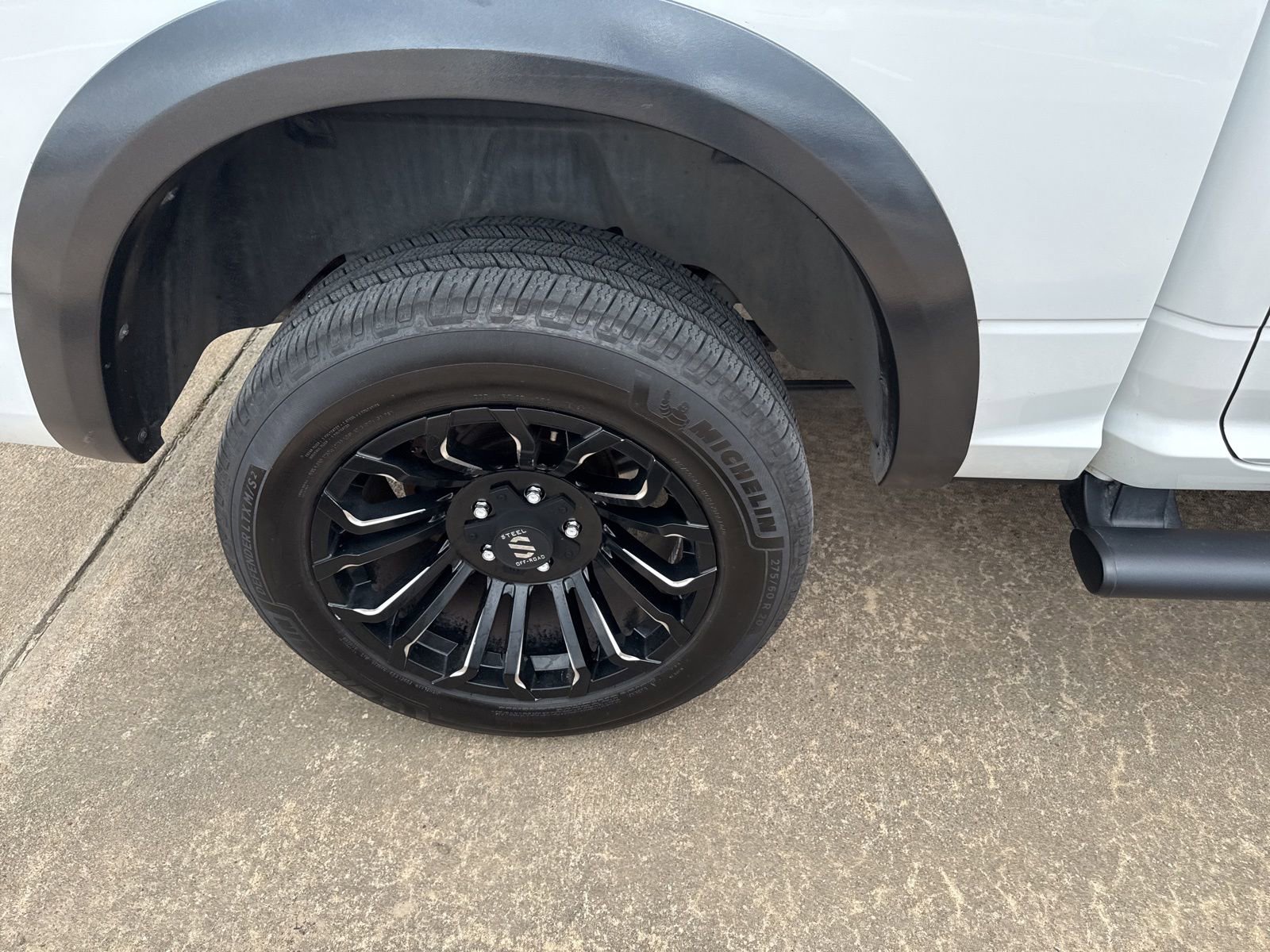 Used 2018 RAM 1500 SLT image 9