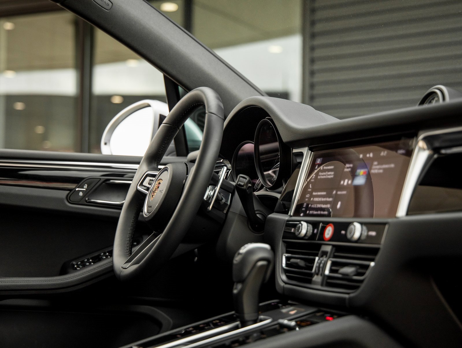 Used 2025 Porsche Macan image 47