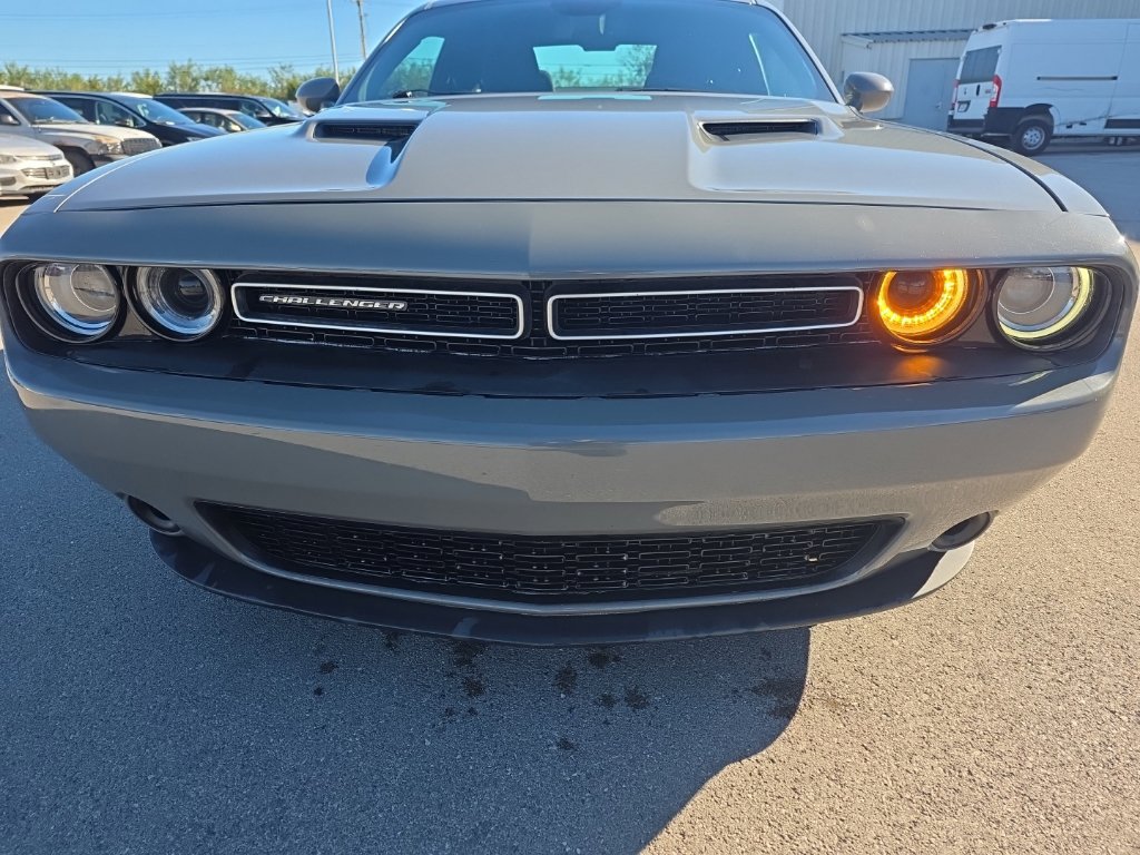 Used 2018 Dodge Challenger SXT RWD image 2