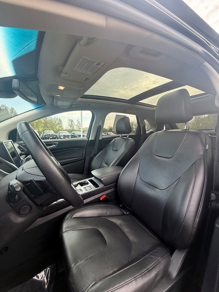 Used 2021 Ford Edge Titanium w/ Equipment Group 301A AWD/4WD image 17
