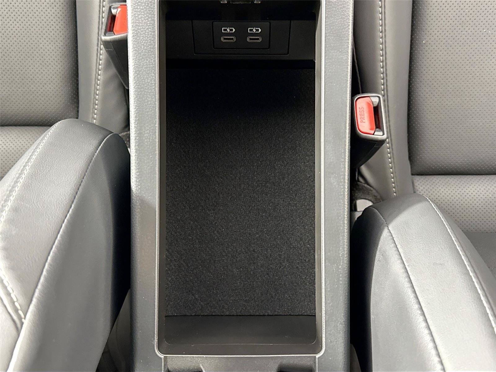 Certified 2025 Toyota Prius XLE FWD image 33