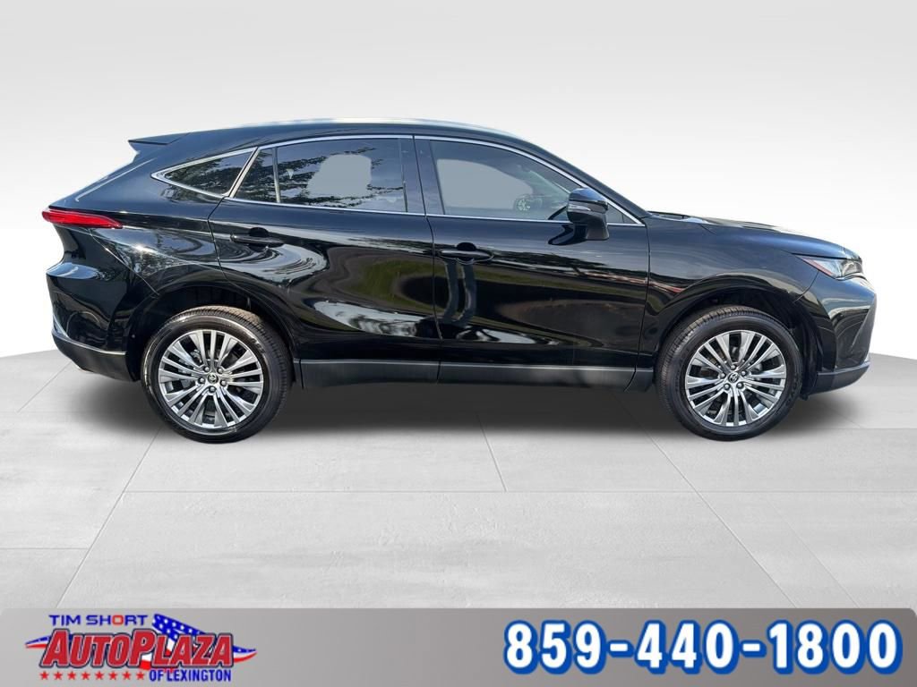 Used 2024 Toyota Venza XLE AWD/4WD image 10