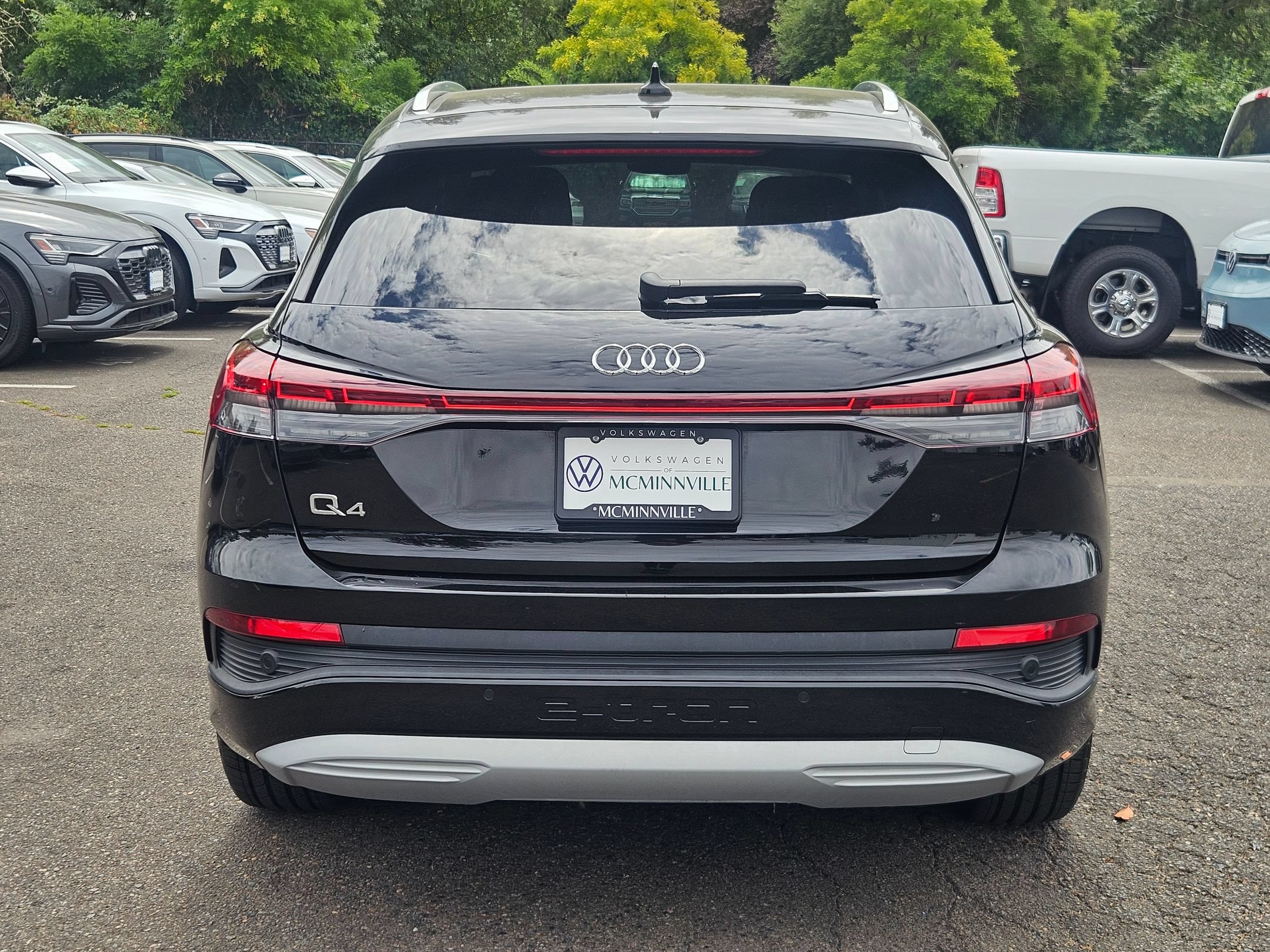 Used 2023 Audi Q4 e-tron Premium Plus w/ Premium Plus RWD image 4