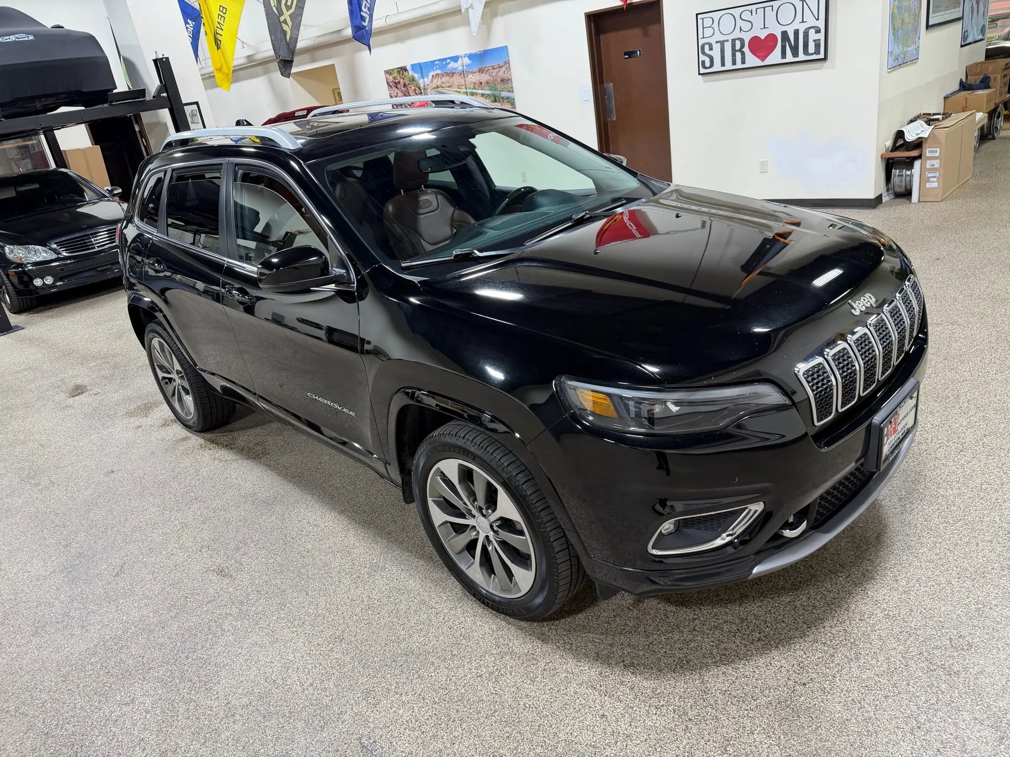 Used 2019 Jeep Cherokee Overland w/ Technology Group image 13