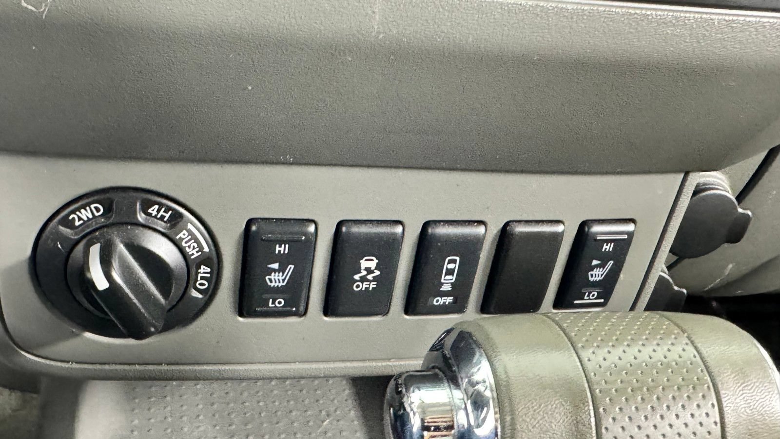 Used 2014 Nissan Frontier SV w/ SV Value Truck Package AWD/4WD image 26