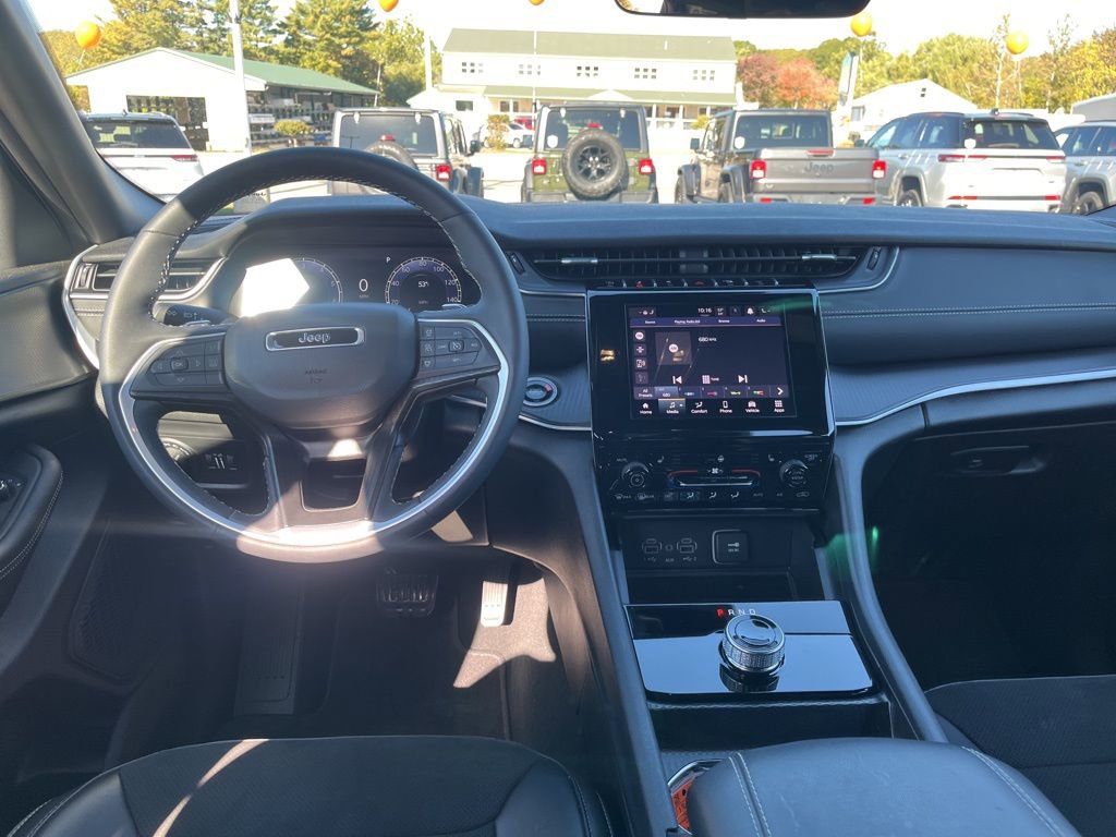 New 2025 Jeep Grand Cherokee Altitude image 17