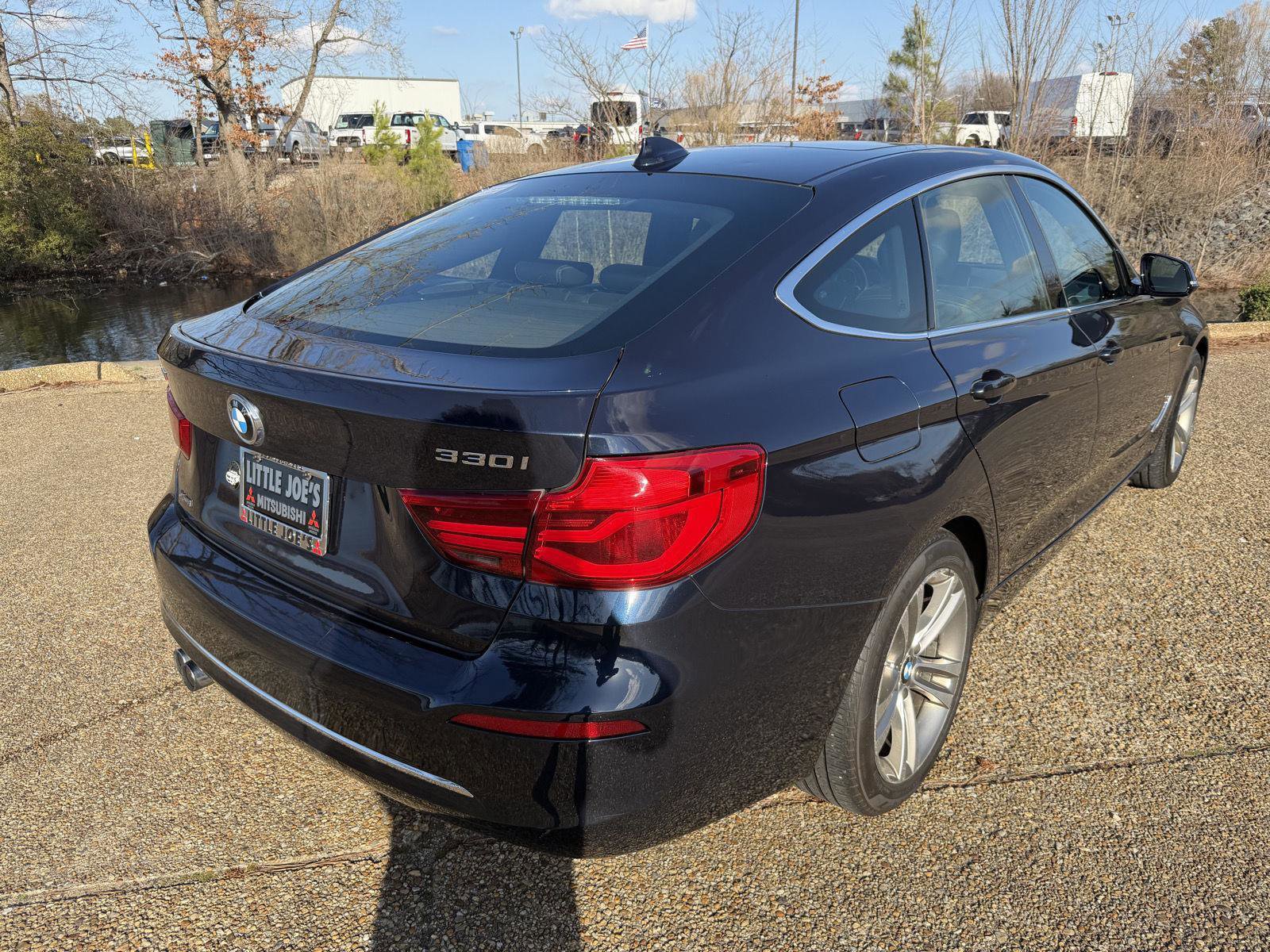 Used 2017 BMW 330i Gran Turismo xDrive image 3