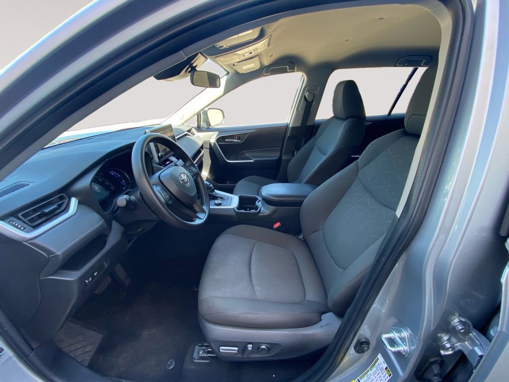 Used 2025 Toyota RAV4 XLE AWD/4WD image 9