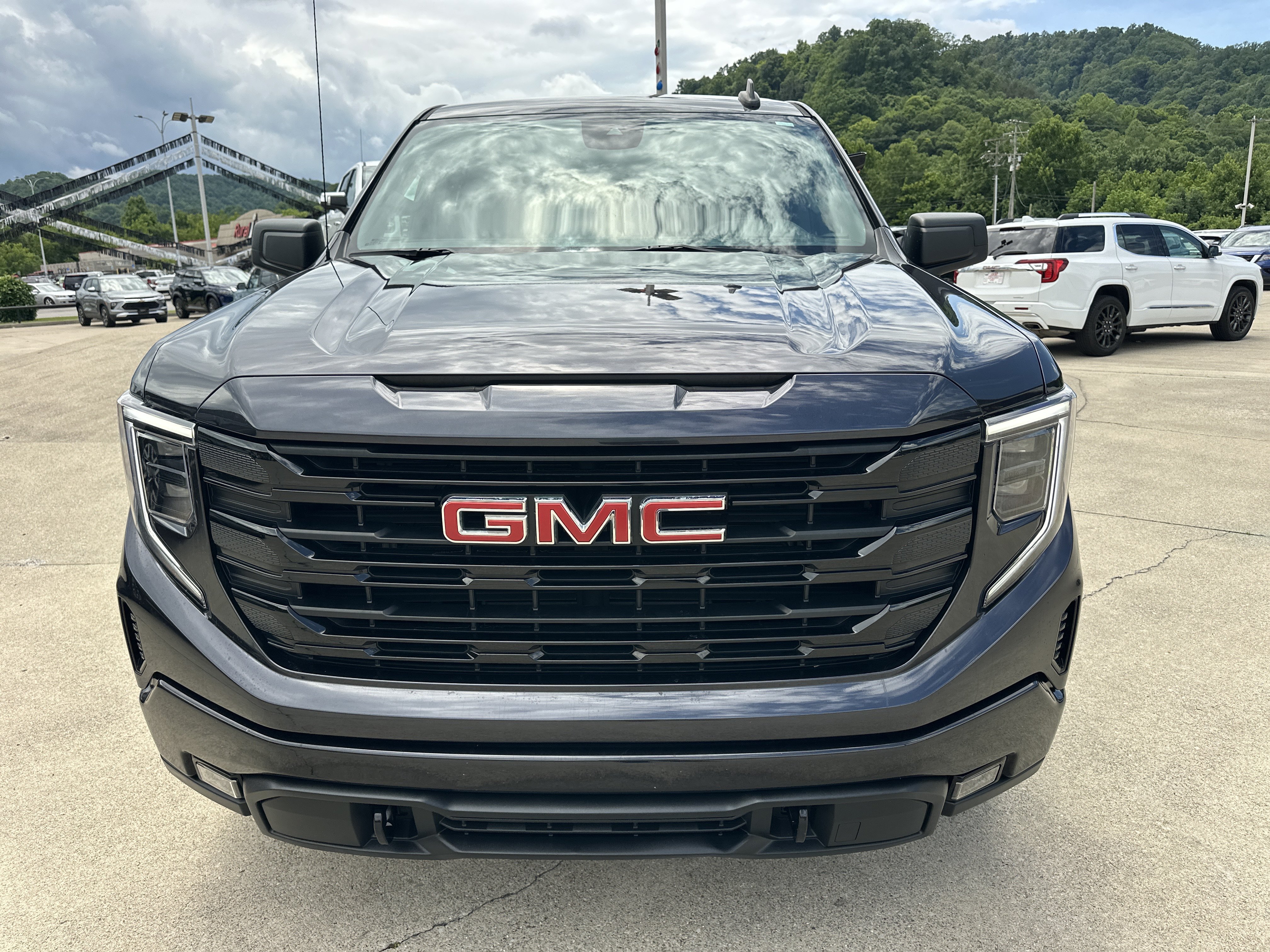 Used 2022 GMC Sierra 1500 Elevation AWD/4WD image 6
