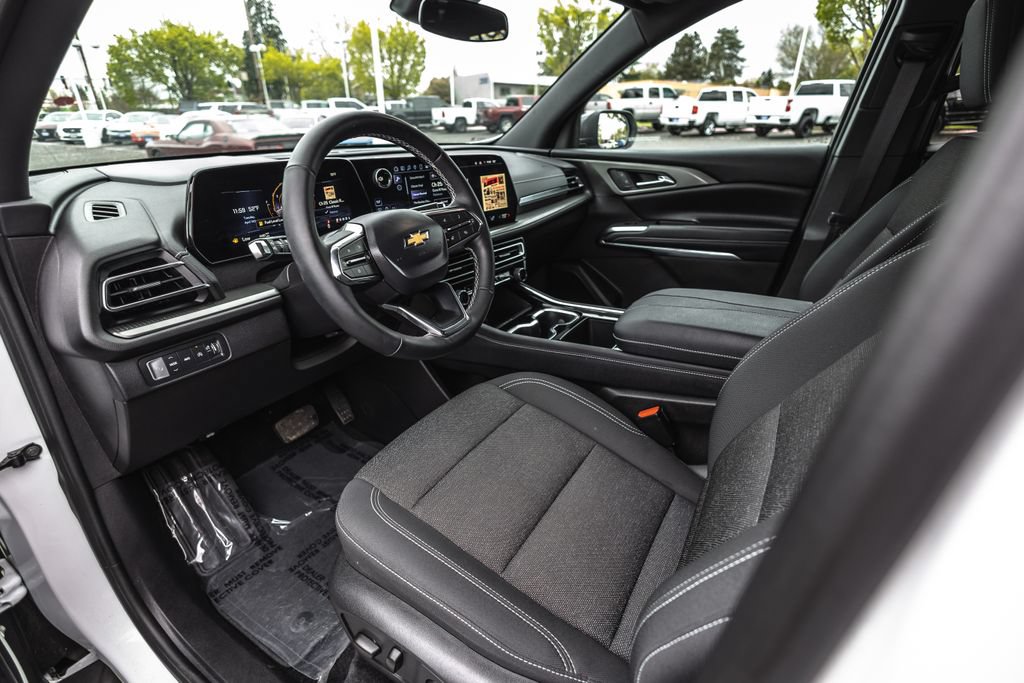 Used 2025 Chevrolet Traverse LT w/ Driver Confidence Package AWD/4WD image 21