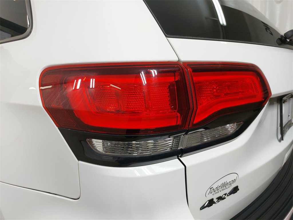 Used 2019 Jeep Grand Cherokee Laredo image 38