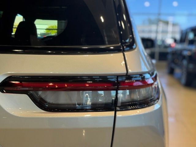 New 2025 Jeep Grand Cherokee L Altitude image 8