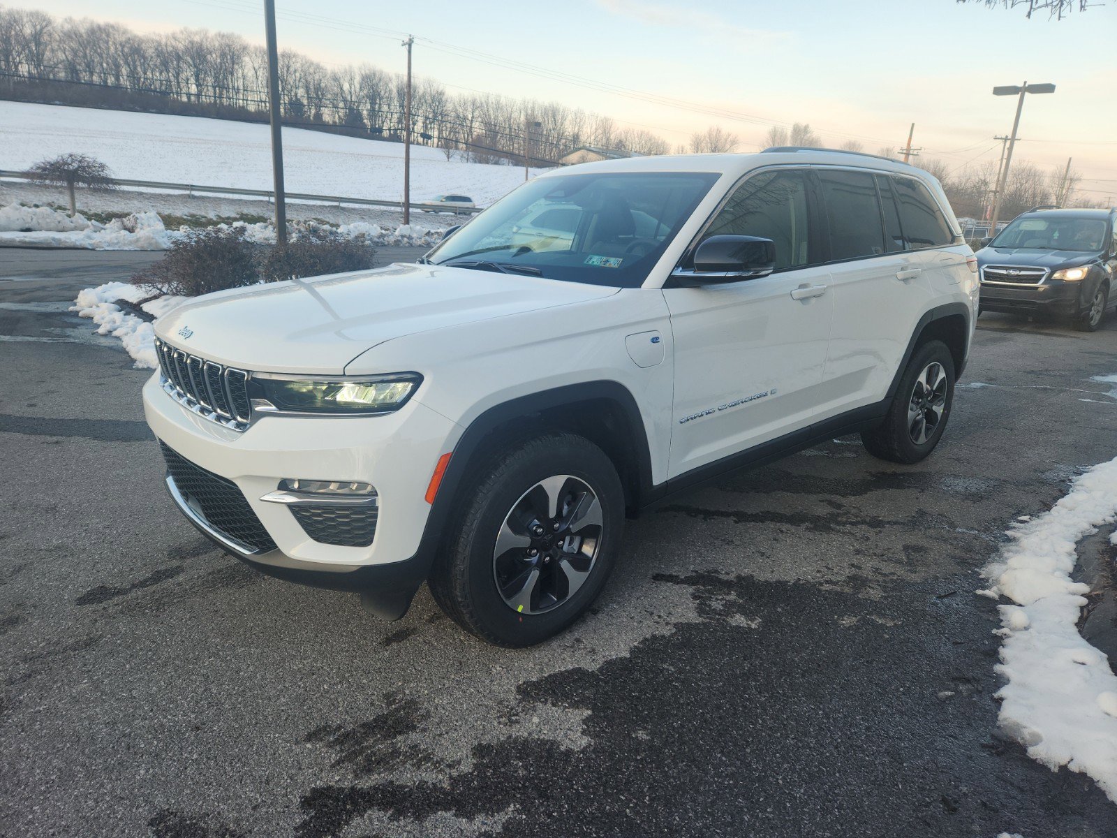 New 2022 Jeep Grand Cherokee Limited 4xe image 8
